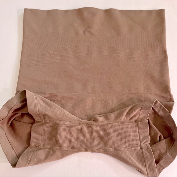 F.I.T FIGURE IMPROVING TECHNOLOGY Ribbed Seamless Shapewear Briefs Size Large - Picture 4 of 7